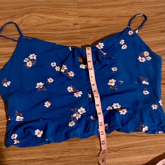 American Eagle Blue floral blouse - Picture 8 of 9
